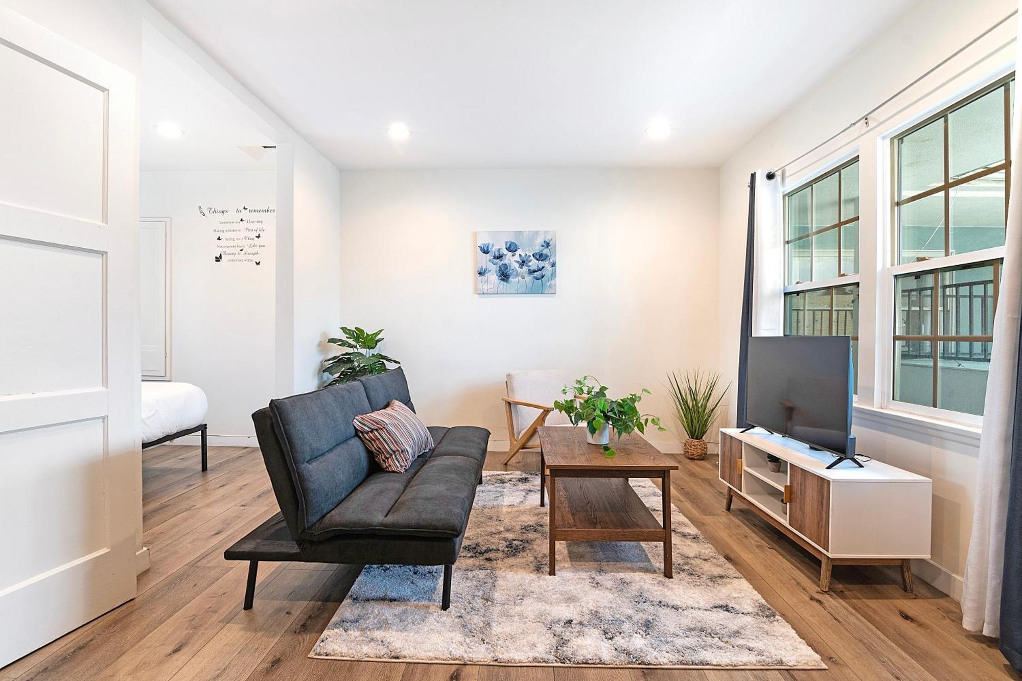 Updated 2nd-floor Near Beverly Hills & Pico Blvd Dining Appartement