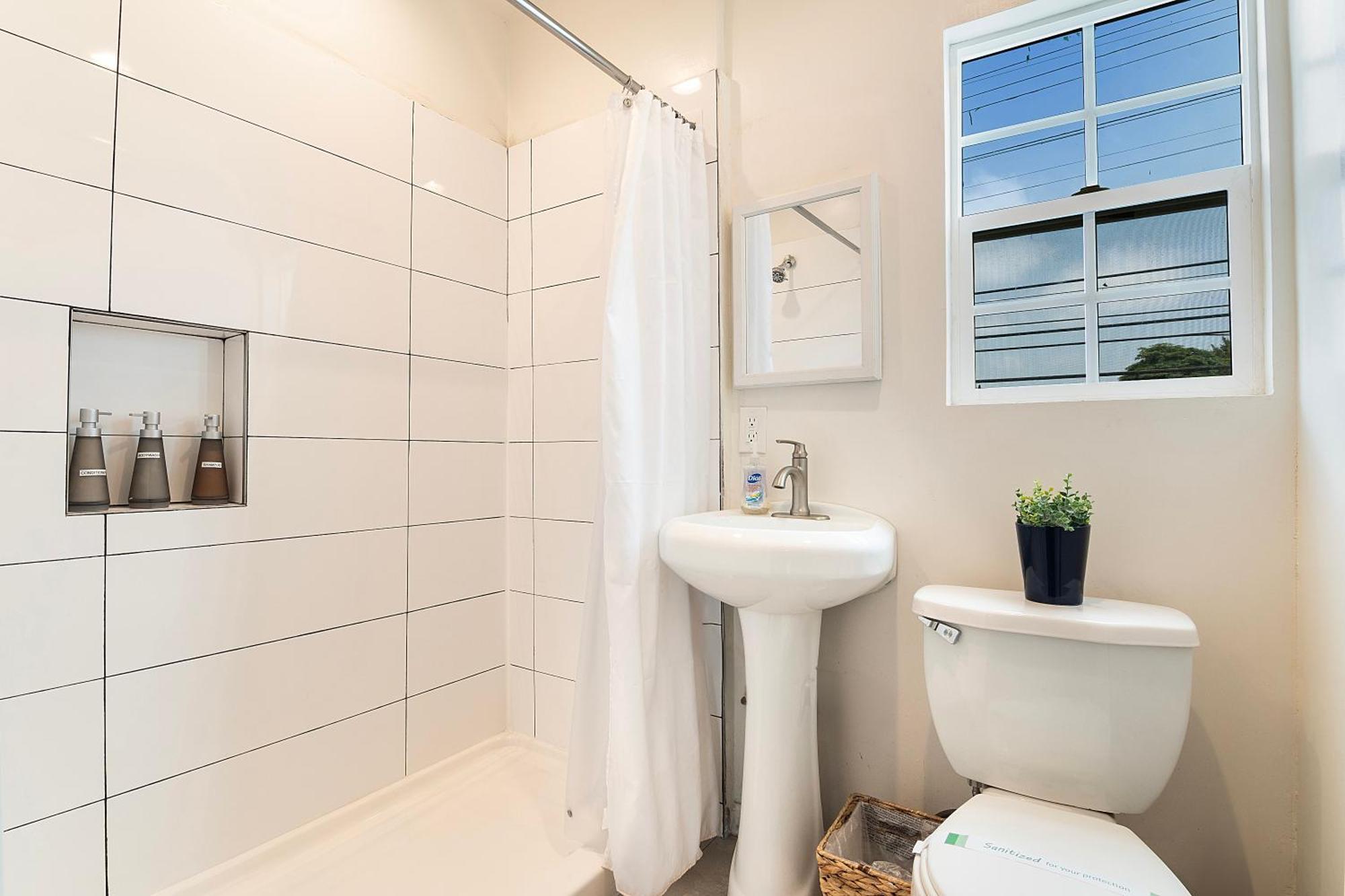 Updated 2nd-floor Near Beverly Hills & Pico Blvd Dining Appartement *